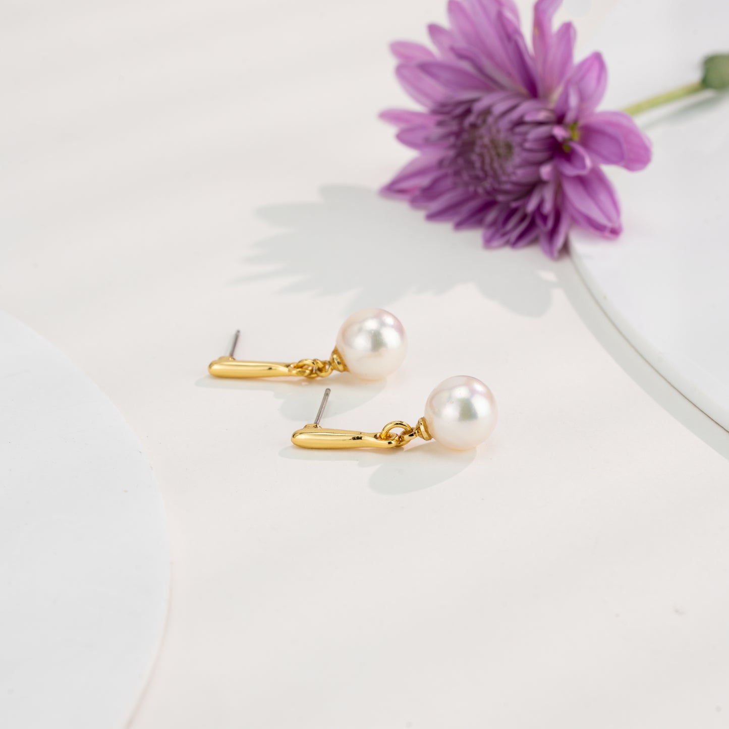 9.0-10.0mm White Round Akoya Saltwater Pearl Hanging Earring