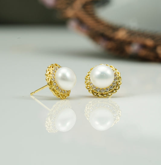 Comfortable Pearl Stud Earrings