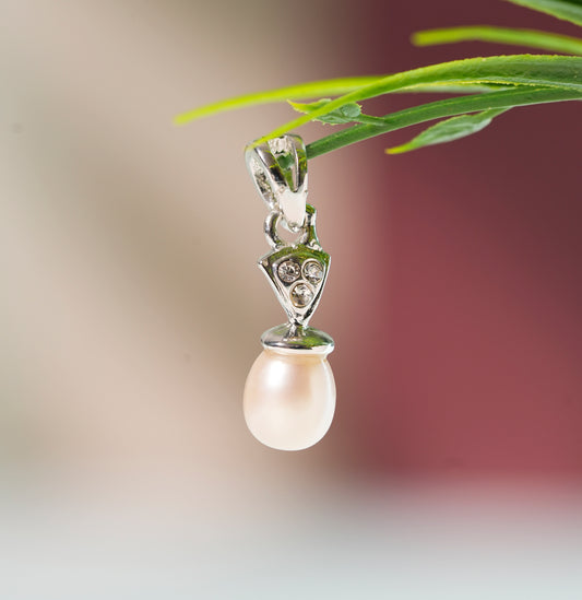 Glitzy Freshwater Pearl Locket