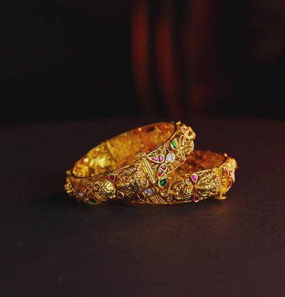 Classic Gold Stone Bangle