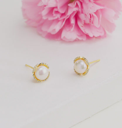 Glittering Pearl Stud Earrings