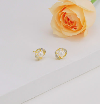 Artistic White Pearl Studs Earrings