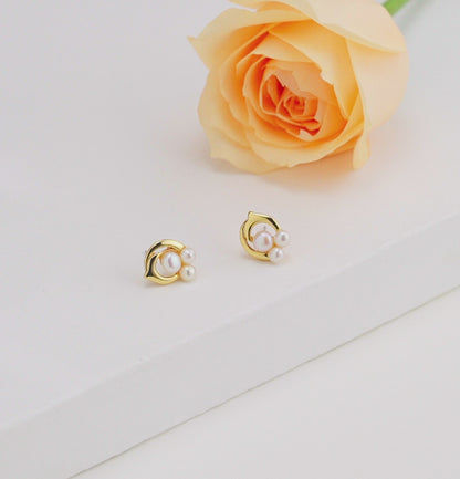 Rosy White Pearl Studs Earrings