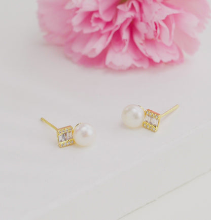 Delicate White Stone Pearl Stud Earrings