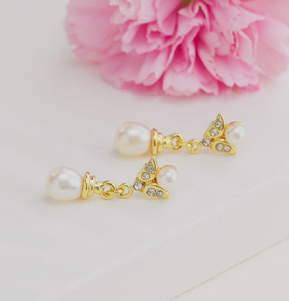 Detailed Drop Pearl Earrings
