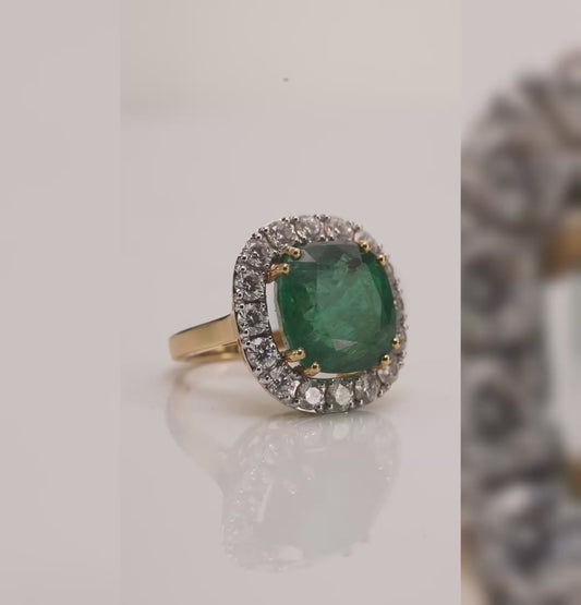 Graceful Emerald Diamond Earring