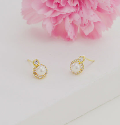 Glowing Pearl Stud Earrings