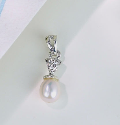 Glitzy Freshwater Pearl Locket
