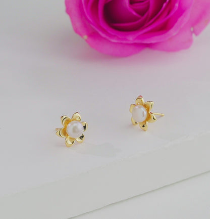 Shiny Pearl Stud Earrings