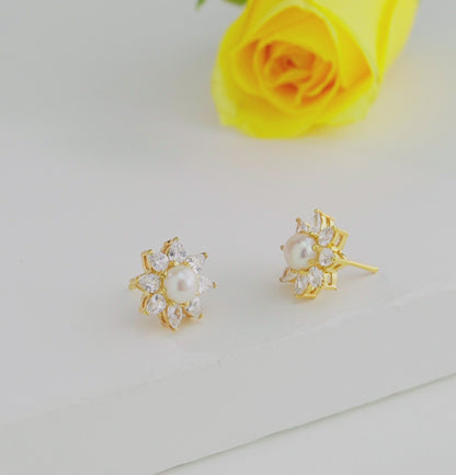 Everyday Pearl Stud Earrings