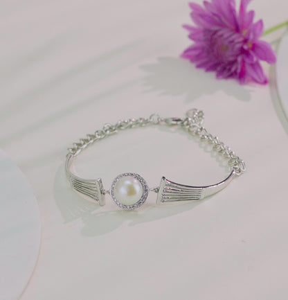 Exciting White Freshwater Pearl Bracelet