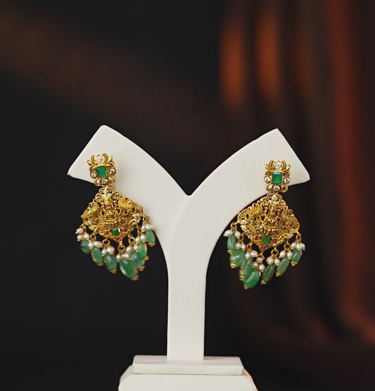 Artistic Natural Ememrald Pearl Stone Earrings