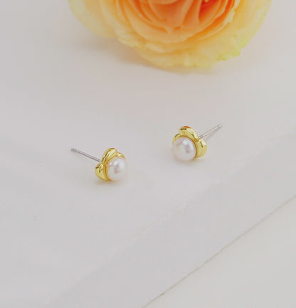 Dreamy Pearl Stud Earrings