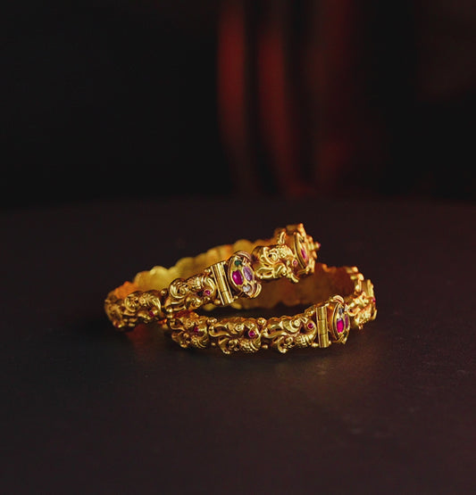 Graceful Gold Stone Bangle