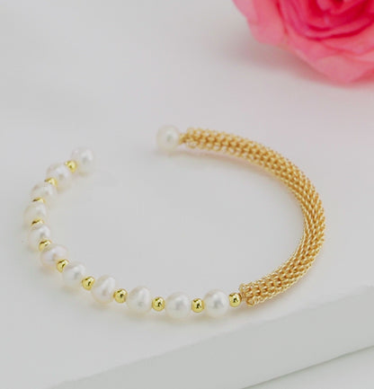 Unique White Near Round Freshwater Pearl Bracelet