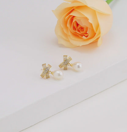Delicate White Drop Pearl Studs Earring