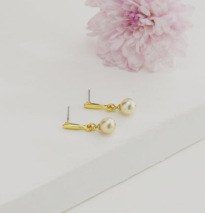 7.0-8.0mm Golden Round Saltwater South Sea Pearl Hanging Earrings