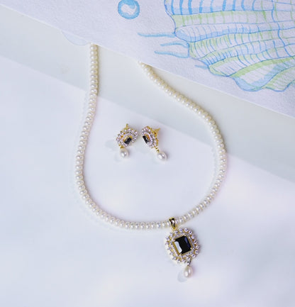 Lavish Blue Stone Freshwater Pearl Necklace Set