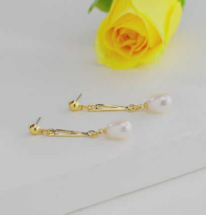 Sparkling Pearl Drop Earring