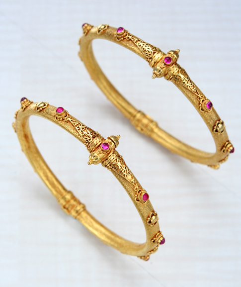 Hammered Gold Bangle Mangatrai Pearls Jewellers
