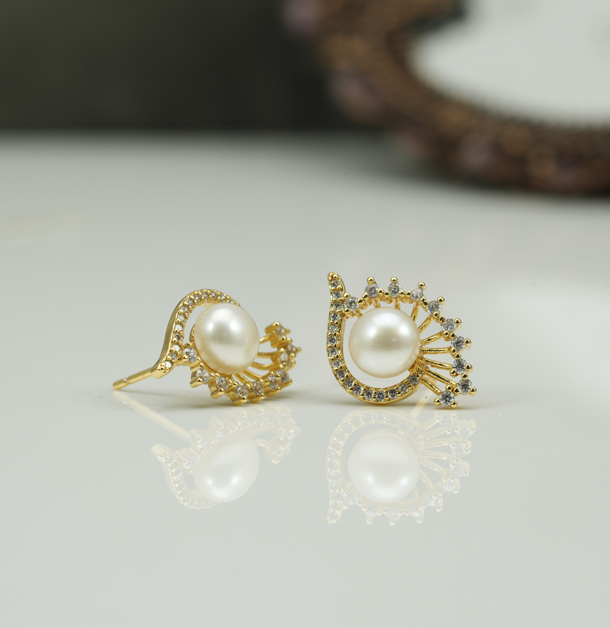 Pearl Stud Earrings in 18K Yellow Gold with Pearls and Diamonds, 14mm |  David Yurman