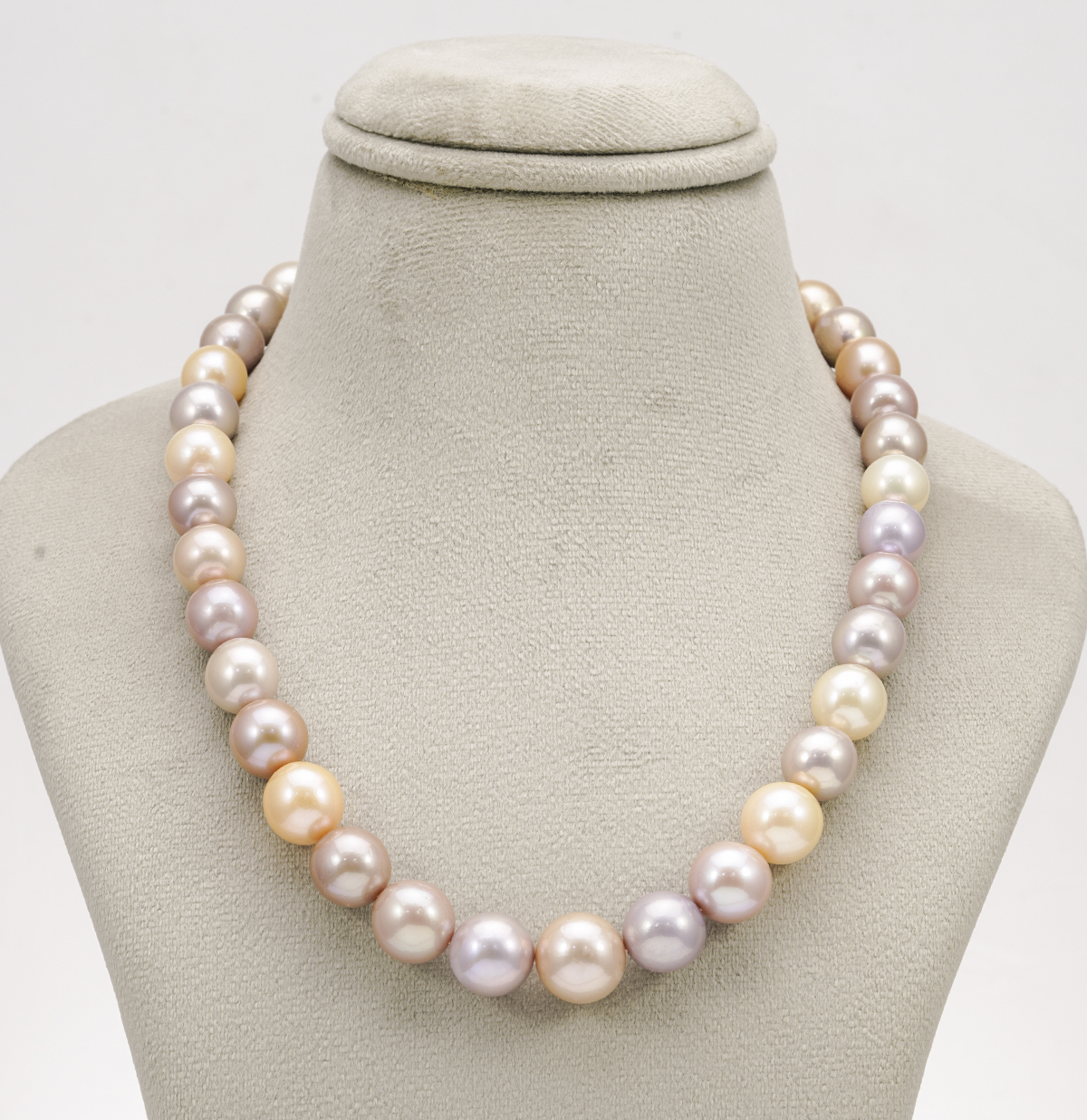 Pearl on sale necklace multicolor