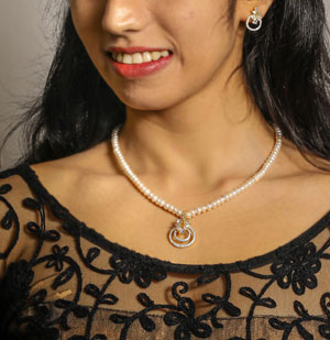 Attractive Pearl Necklace and Earring Set