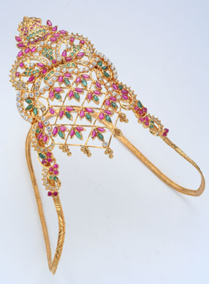 Exquisite Gold Vanki