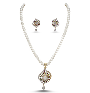 Brilliant Red Green Pearls Necklace Set