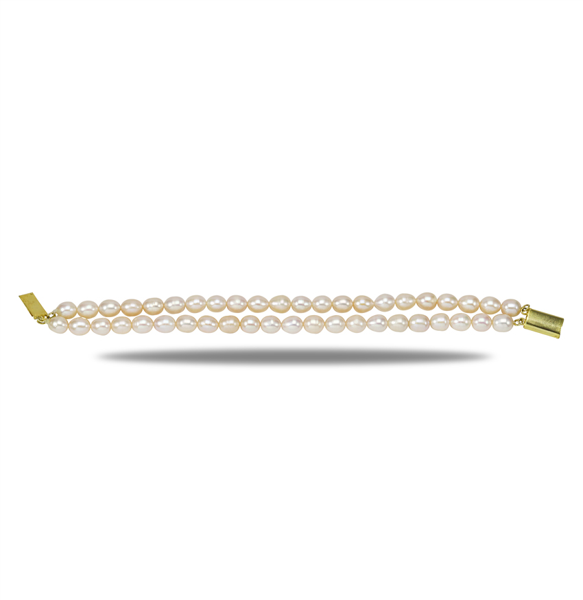 Gorgeous White Oval Pearl Bracelet