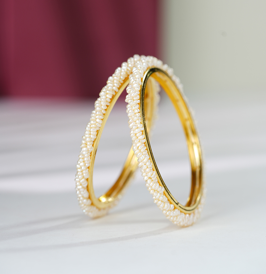 Classic Seed Single Line Pearl Bangles